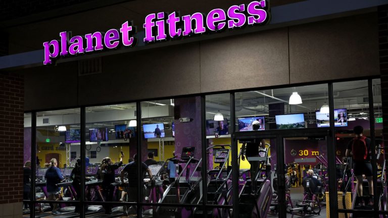 Planet Fitness está aumentando los precios incluso cuando los clientes se vuelven más conscientes de los costos