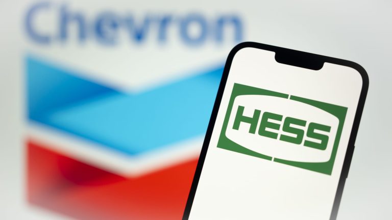 Los accionistas de Hess aprueban un acuerdo de 53.000 millones de dólares con Chevron en medio de la disputa con Exxon
