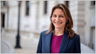 La Secretaria de Cultura, Lucy Frazer, dice que el Reino Unido está trabajando en reglas para el uso del trabajo creativo para entrenar la IA después de que los ejecutivos de los medios y las artes expresaron su preocupación (Daniel Thomas/Financial Times)
