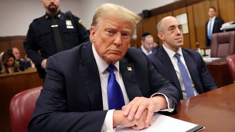 El juez en el caso del dinero secreto de Trump plantea preguntas sobre una publicación en las redes sociales que parece ser una vista previa del veredicto del jurado
