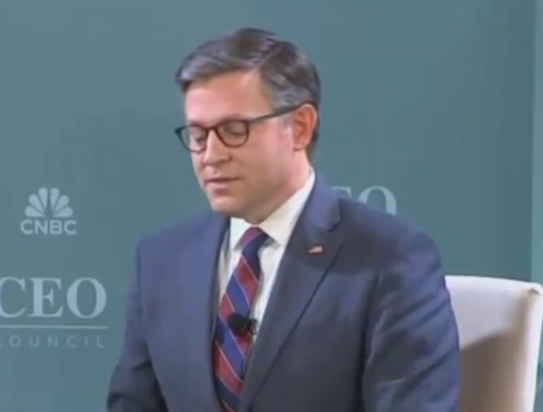 La hipocresía de Mike Johnson expuesta por la pregunta de Hunter Biden