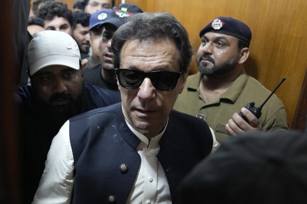 Imran Khan de Pakistán absuelto de filtrar secretos de Estado pero permanece en prisión por otros cargos – The Diplomat