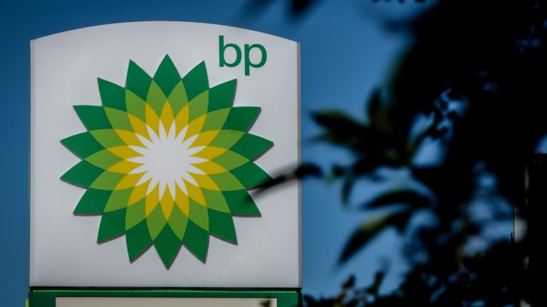 BP espera deterioros de hasta 2.000 millones de dólares en el segundo trimestre debido a los débiles márgenes de refinación