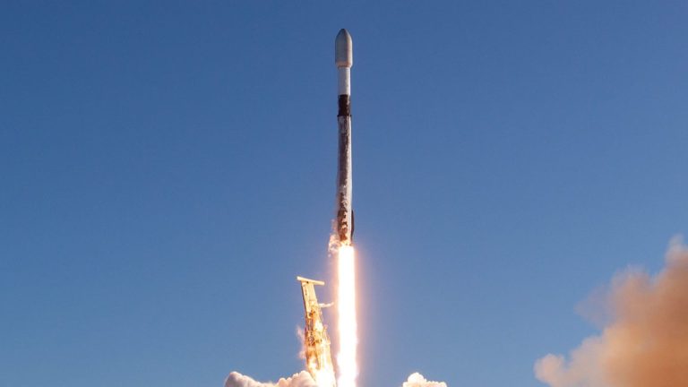 La FAA aprueba que SpaceX reanude los lanzamientos de cohetes Falcon 9