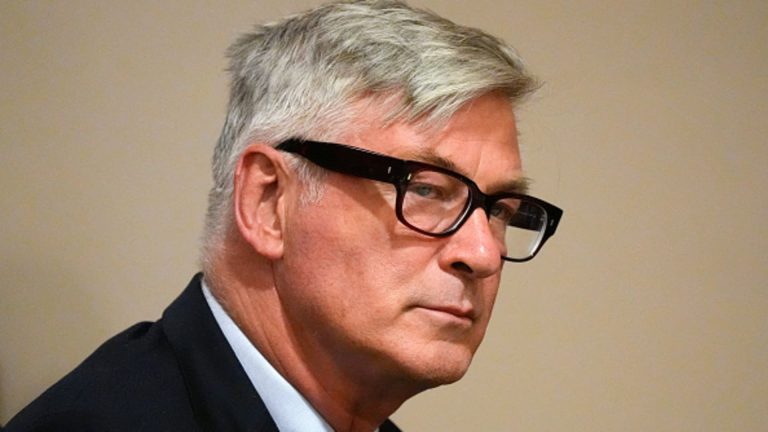 Juez desestima el caso de homicidio involuntario de Alec Baldwin “Rust”