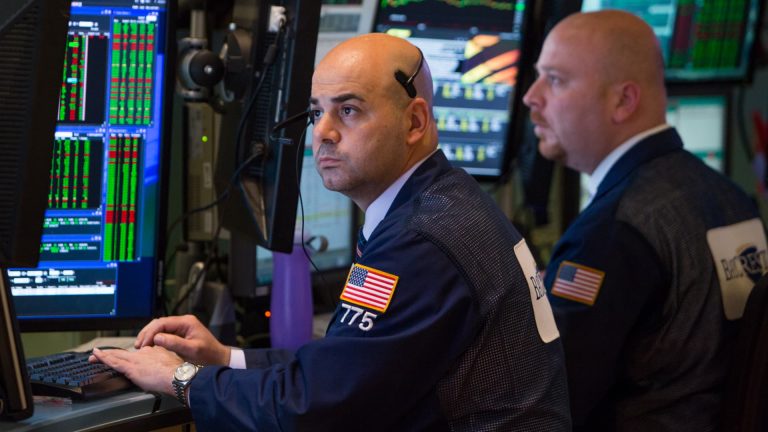 Los futuros de acciones suben mientras Wall Street se encamina a una semana de gran éxito