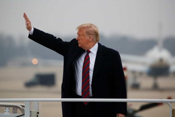 Trump insinúa que abandonará el país si gana Kamala Harris