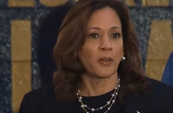 Trump se está ahogando y Kamala Harris no ayuda