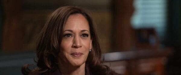 El equipo de campaña de Kamala Harris responde a la crisis de Trump televisada a nivel nacional