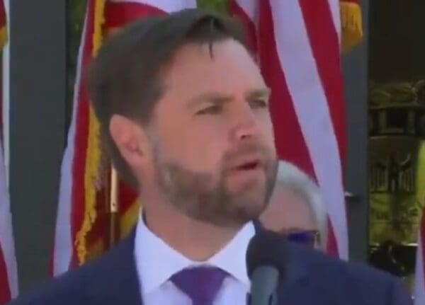 JD Vance atrae a cientos en Michigan mientras Harris y Walz conquistan Wisconsin