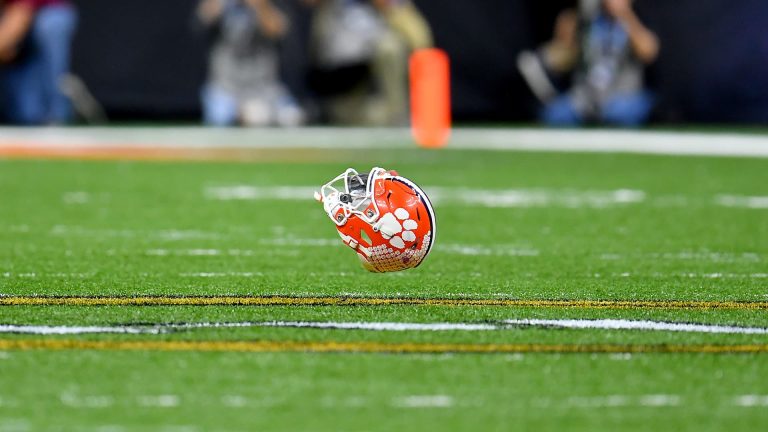 DirecTV y Disney acuerdan poner fin a la suspensión a tiempo para el fútbol universitario