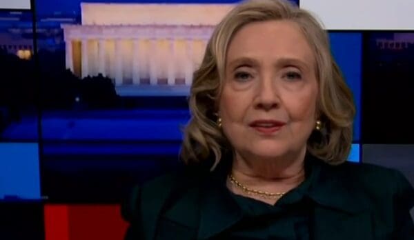 Hillary Clinton advierte a Kamala Harris sobre el sistema de apoyo ruso a Trump