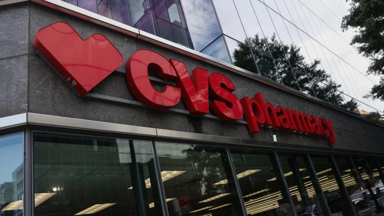 CVS está trabajando con consultores en la revisión estratégica, dijeron las fuentes.