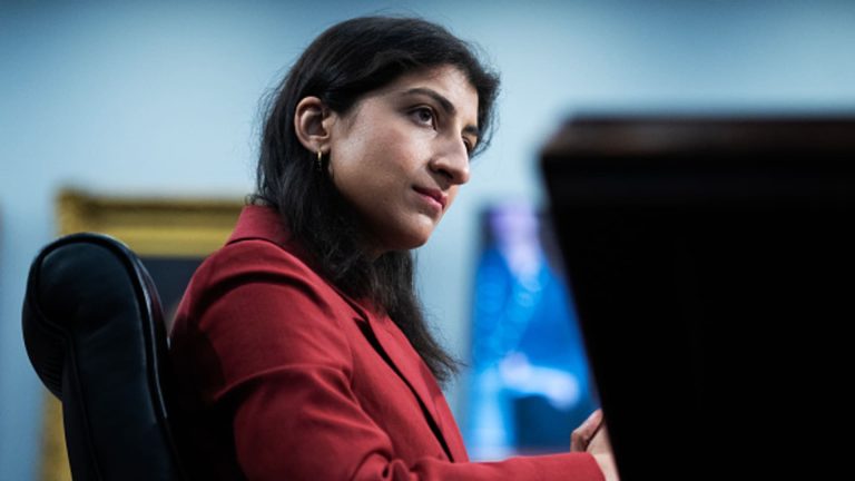 CVS, UnitedHealth y Cigna dicen que la FTC debería retirar a Lina Khan del caso PBM