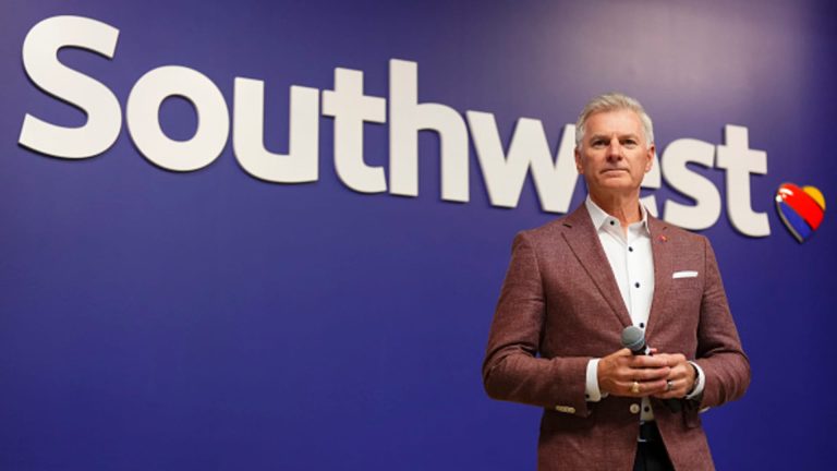 Southwest llega a un acuerdo con Elliott para retener al CEO Jordan y agregar seis directores