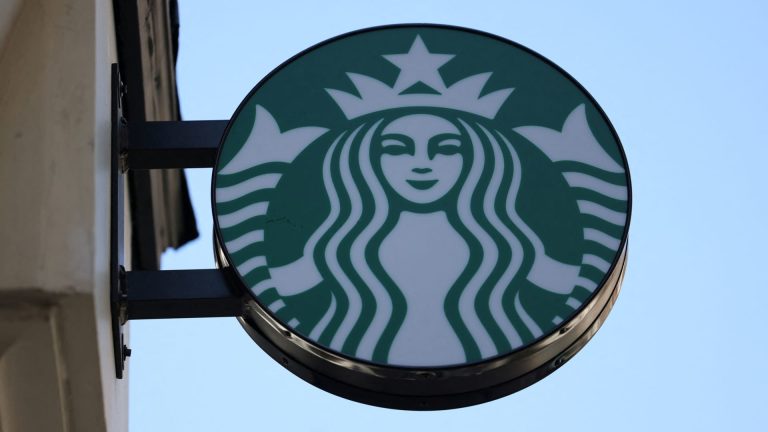 Vendedor de Starbucks afectado por un ataque de ransomware, lo que afecta los pagos y los horarios