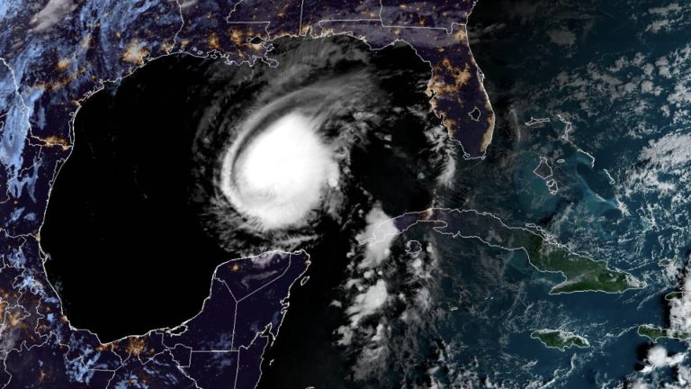 Rafael se debilita a tormenta tropical sobre el Golfo de México después de llegar a Cuba como huracán