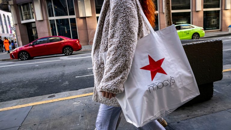 Macy’s publica resultados preliminares y retrasa publicación completa de resultados