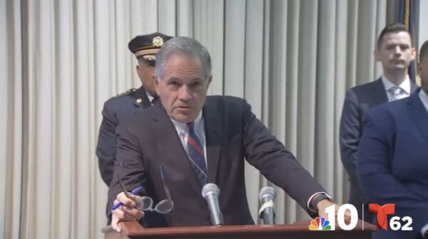 El fiscal del distrito de Filadelfia advierte a cualquiera que planee meterse con la milicia que lo averigüe.
