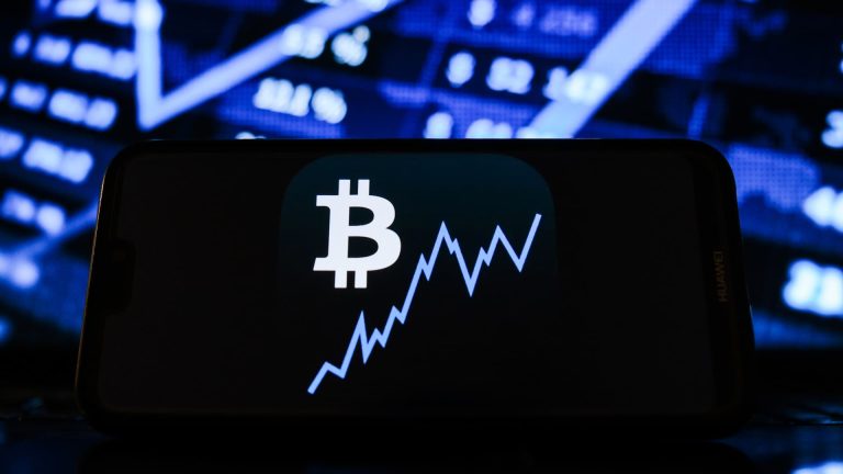 Bitcoin supera los 106.000 dólares antes de la decisión de la Fed de esta semana