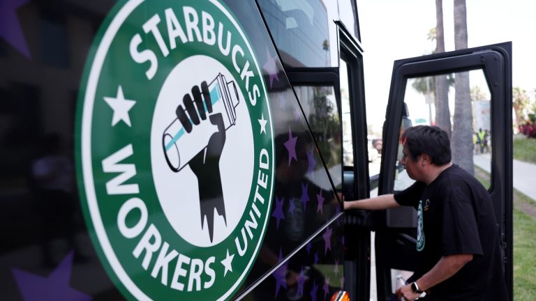 El sindicato de Starbucks aprueba la huelga antes de la negociación colectiva