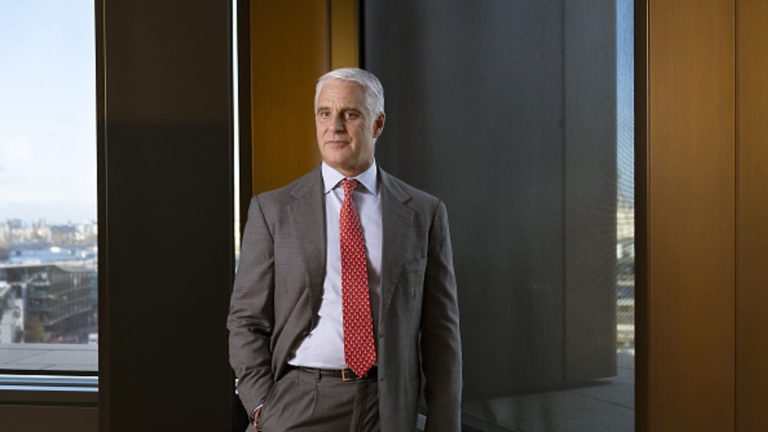 Orcel de UniCredit aún podría debilitar su oferta y lanzar una doble ofensiva de fusiones y adquisiciones
