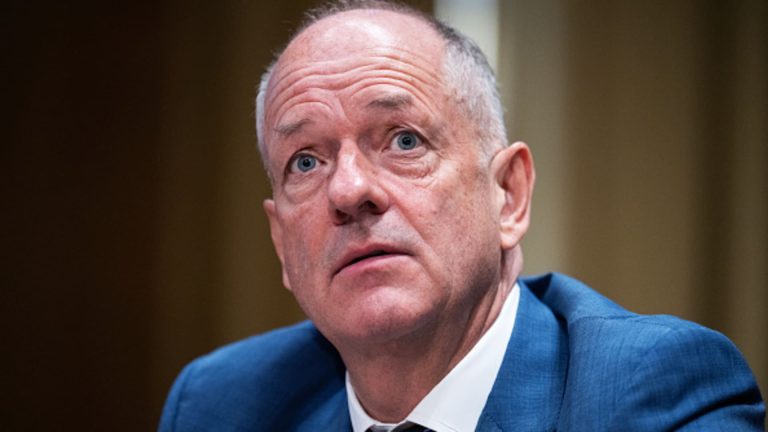 Andrew Witty, director ejecutivo de UnitedHealth Group, habla sobre la muerte de Brian Thompson
