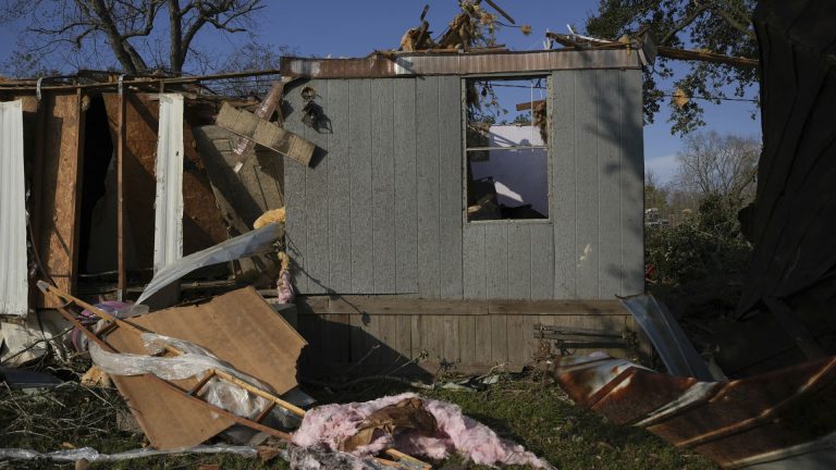 Tornados en Texas y Mississippi matan a dos personas y lesionan a seis
