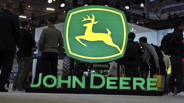 La FTC demanda a Deere por los costos de reparación de equipos para los agricultores