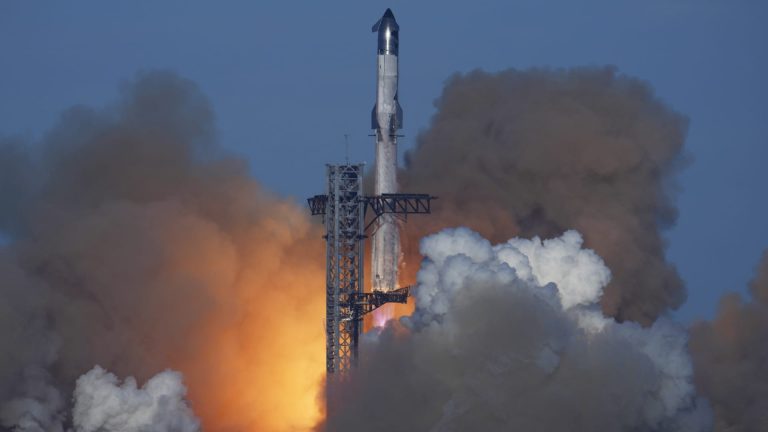 El cohete Starship aborta en pleno vuelo, pero SpaceX vuelve a atrapar al lanzador