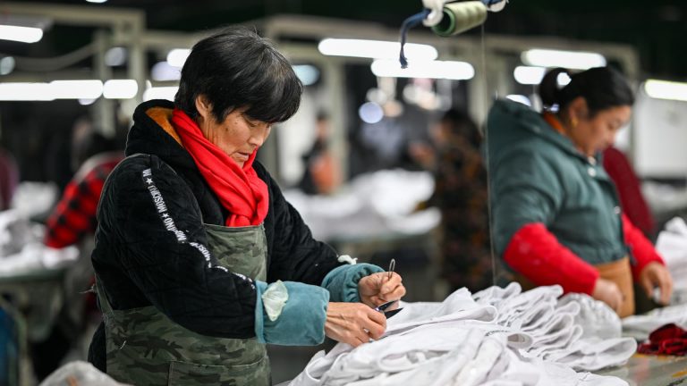 China PMI sorprende como una actividad de fábrica contratos en enero; Jump de ganancias industriales de diciembre