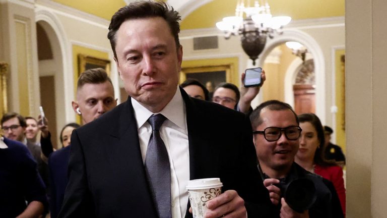 Empleados con Elon Musks Dege reforzados a los supremacistas blancos en línea
