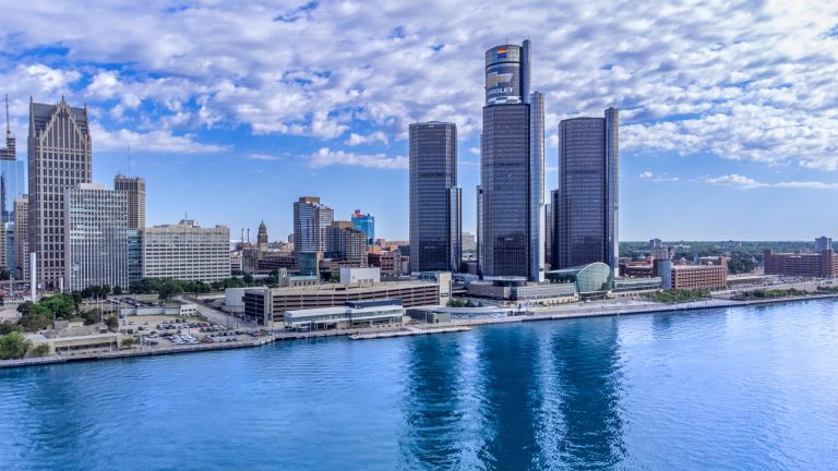WNBA archiva para el «Detroit Shock» como marca registrada como una oferta de la ciudad para el equipo