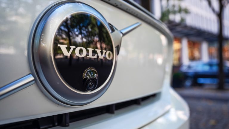 El fabricante de automóviles comienza $ 1.9 mil millones para el plan de reducción de costos