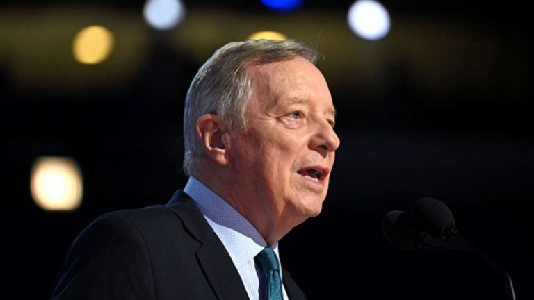 El senador demócrata Dick Durbin de largo tiempo no se esforzará por una reelección en 2026