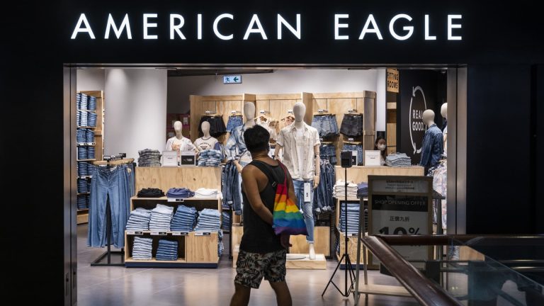 American Eagle Outfitters (AEO) Ingresos Q1 2025