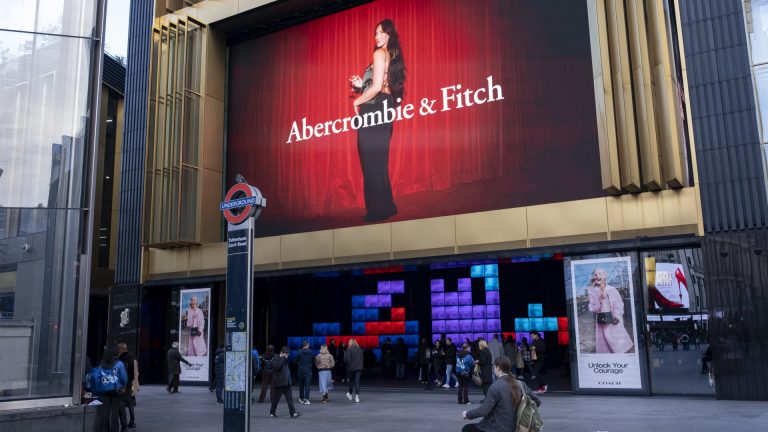 Abercrombie y Fitch (comienzo) Q1 2025 Ingresos