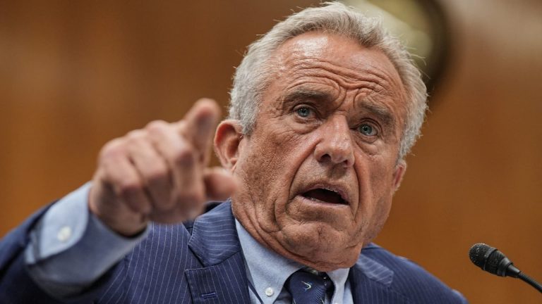 Rfk jr. Elimina a todos los miembros del comité de los CDC que nos asesoren sobre las vacunas