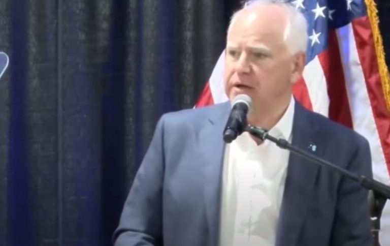 Tim Walz va a Carolina del Sur y se descarga por completo para todos