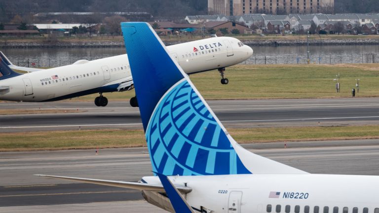 Por qué Delta y United se alejan del paquete de la aerolínea