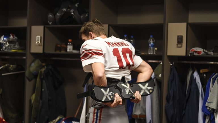 Eli Manning invierte en el fabricante de equipos deportivos Xtech