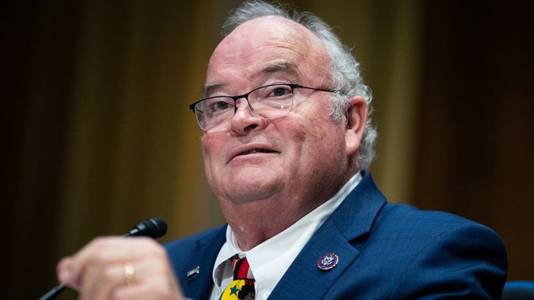 Trump elimina el jefe del IRS, el ministro de finanzas Bessent inicialmente se hará cargo de la gerencia