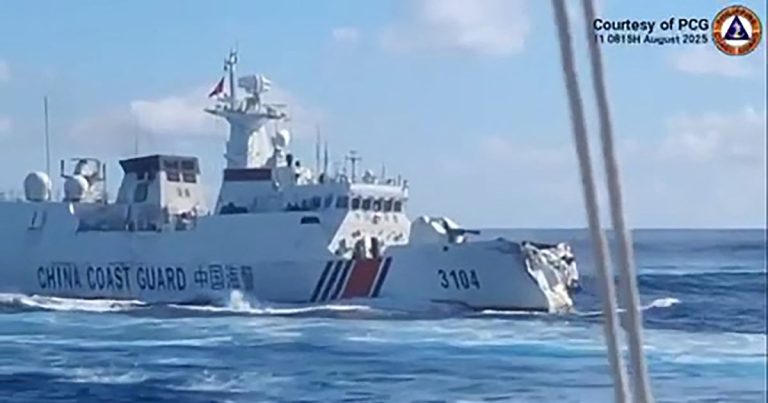 Los barcos chinos chocan al perseguir el bote filipino cerca del controvertido Scarborough Shoal – Radio Free Asia