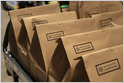 Según Amazon, ahora ofrece alimentos en 1,000 ciudades el mismo día y planea lograr más de 2,300 más para fines de 2025. Los suscriptores principales lo obtienen de forma gratuita (Dana Wollman/Bloomberg)