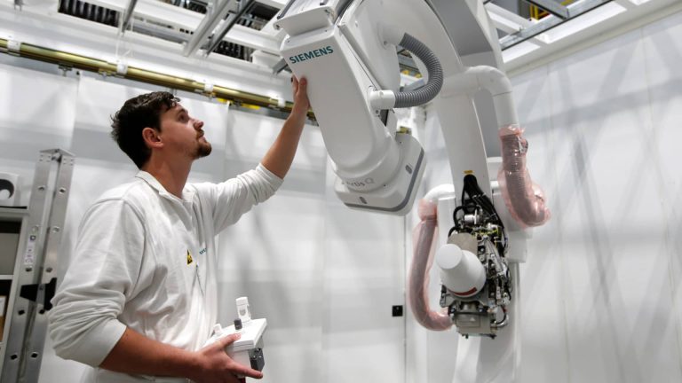Las acciones europeas se abren a los datos de los lugares de trabajo de los Estados Unidos antes de los datos de los lugares de trabajo de los Estados Unidos.
