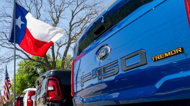 Ford ofrece compradores F-150 con puntajes de crédito más bajos de financiamiento especial