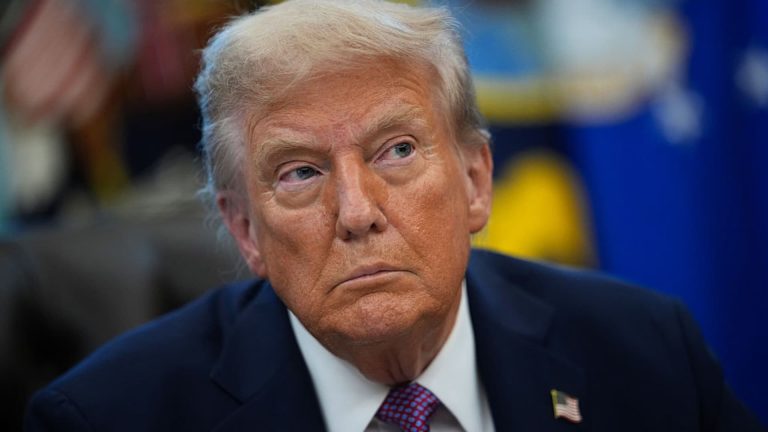 Trump revisa el trabajo negativo; Los estadounidenses apoyan las vacunas: encuesta