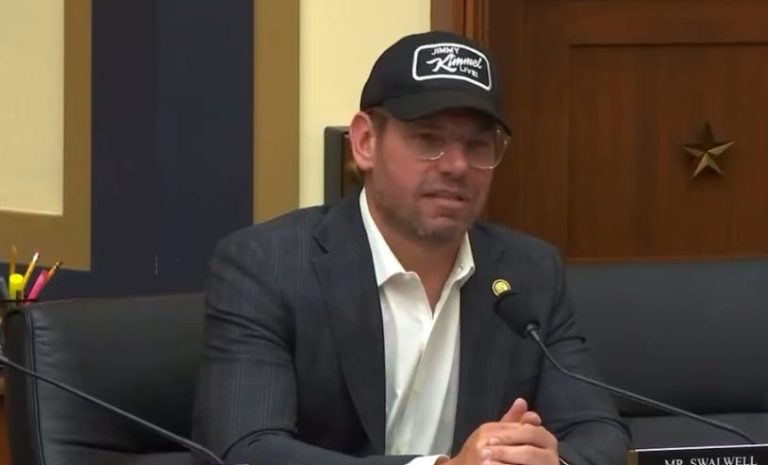 El representante Eric Swalwell deja en claro que viene el reembolso de lo que le sucedió a Jimmy Kimmel