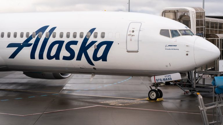 Alaska Airlines reanuda operaciones de vuelo tras una falla técnica