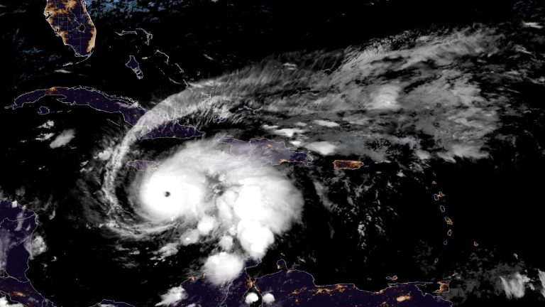 Melissa se fortalece a huracán categoría 5 a medida que se acerca a Jamaica